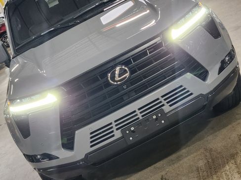 Used 2024 Lexus GX 550 w/ Accessory Package (Z1) image 19