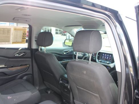Used 2023 GMC Acadia SLE FWD image 31