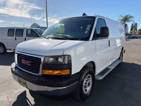 Used 2024 GMC Savana 2500 w/ Driver Convenience Package image 4