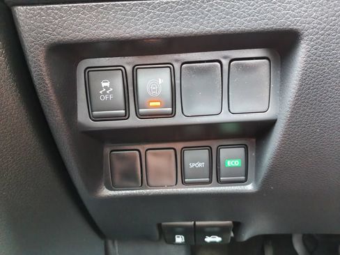 Used 2017 Nissan Rogue SV FWD image 24