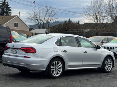 Used 2017 Volkswagen Passat 1.8T SEL Premium image 4