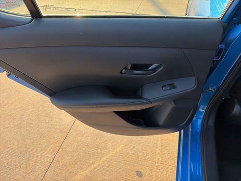 Used 2025 Nissan Sentra SV FWD image 14