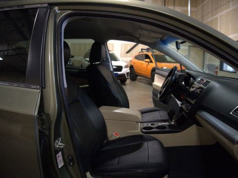 Used 2017 Subaru Outback 2.5i Premium image 7