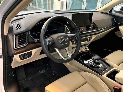 Certified 2025 Audi Q5 2.0T Premium Plus w/ Premium Plus Package image 17