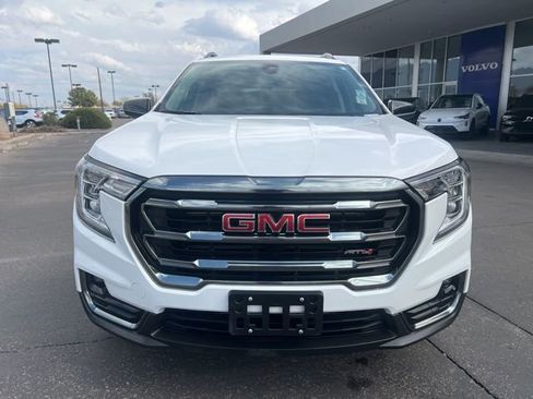 Used 2024 GMC Terrain AT4 image 9