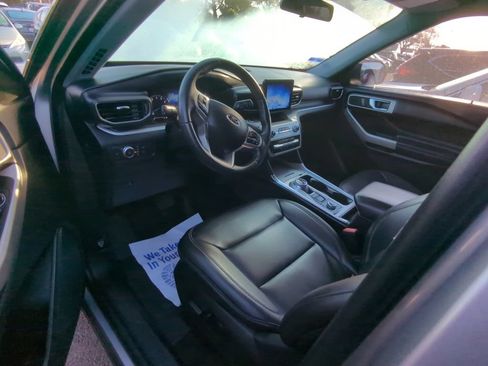 Used 2022 Ford Explorer XLT w/ Equipment Group 202A AWD/4WD image 7