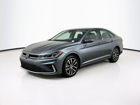 Used 2025 Volkswagen Jetta SE FWD image 3