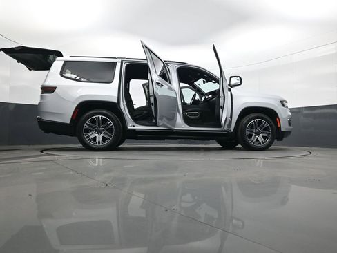 Used 2022 Jeep Wagoneer Series III image 34