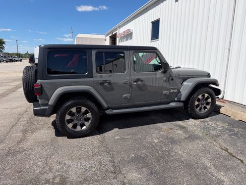 Used 2020 Jeep Wrangler Unlimited Sahara w/ Dual Top Group AWD/4WD image 9