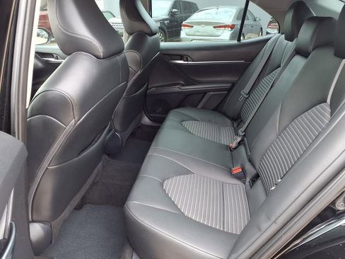 Used 2024 Toyota Camry SE FWD image 11