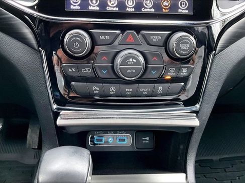 Used 2019 Jeep Grand Cherokee Altitude image 23