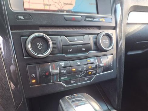 Used 2016 Ford Explorer XLT w/ Equipment Group 202A image 18