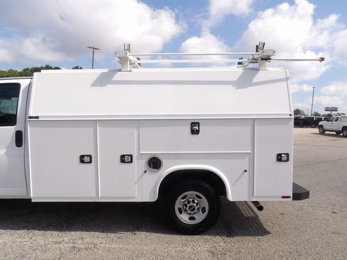 Used 2020 GMC Savana 3500 w/ Power Convenience Package RWD image 36