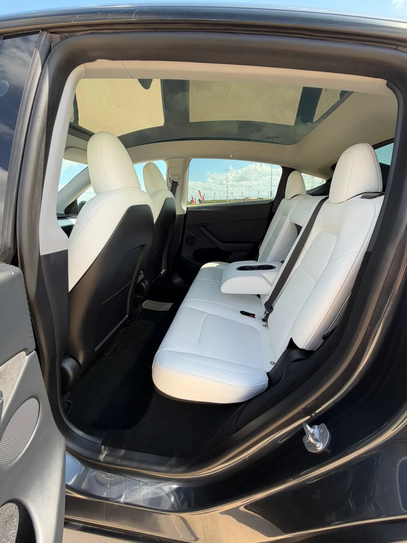 Used 2024 Tesla Model Y Long Range AWD/4WD image 18