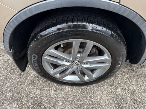 Used 2016 Volkswagen Touareg VR6 AWD/4WD image 14