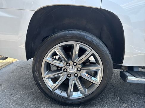Used 2019 Chevrolet Tahoe LT w/ LT Signature Package RWD image 24