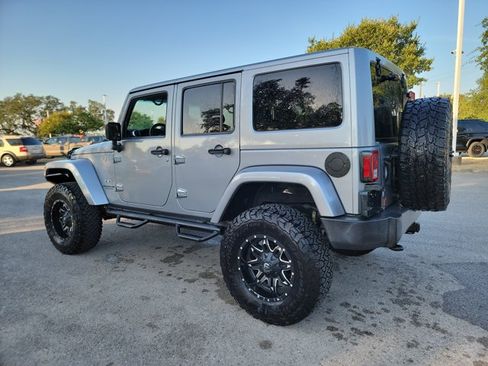 Used 2016 Jeep Wrangler Unlimited Sahara w/ Max Tow Package AWD/4WD image 7