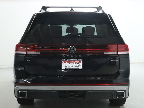 Certified 2024 Volkswagen Atlas Peak Edition SE AWD/4WD image 45