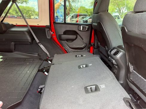 Used 2024 Jeep Wrangler Unlimited Rubicon w/ Technology Group AWD/4WD image 20