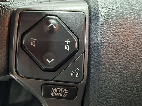 Used 2018 Toyota Tacoma TRD Sport image 5