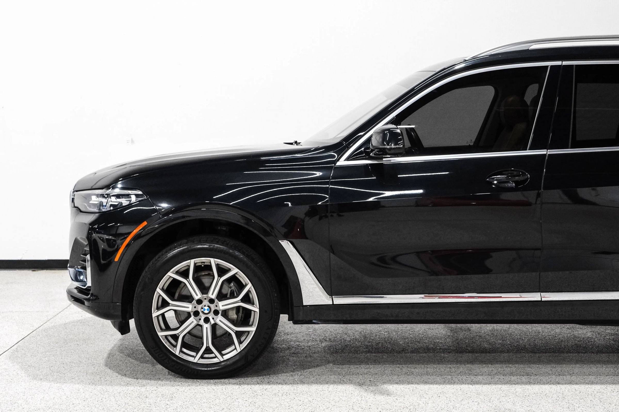 Used 2019 BMW X7 xDrive40i w/ Cold Weather Package AWD/4WD image 14