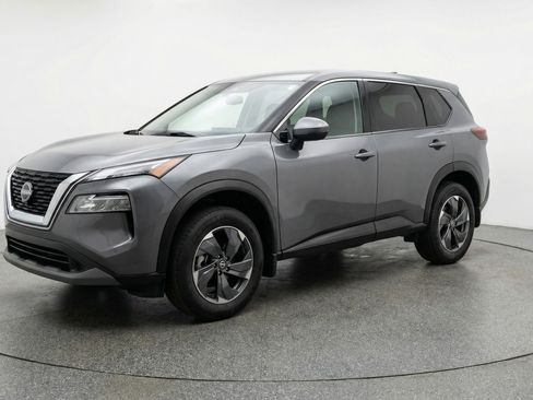 Used 2025 Nissan Rogue SV image 3
