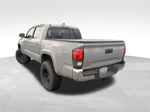 Used 2021 Toyota Tacoma SR5 AWD/4WD image 10
