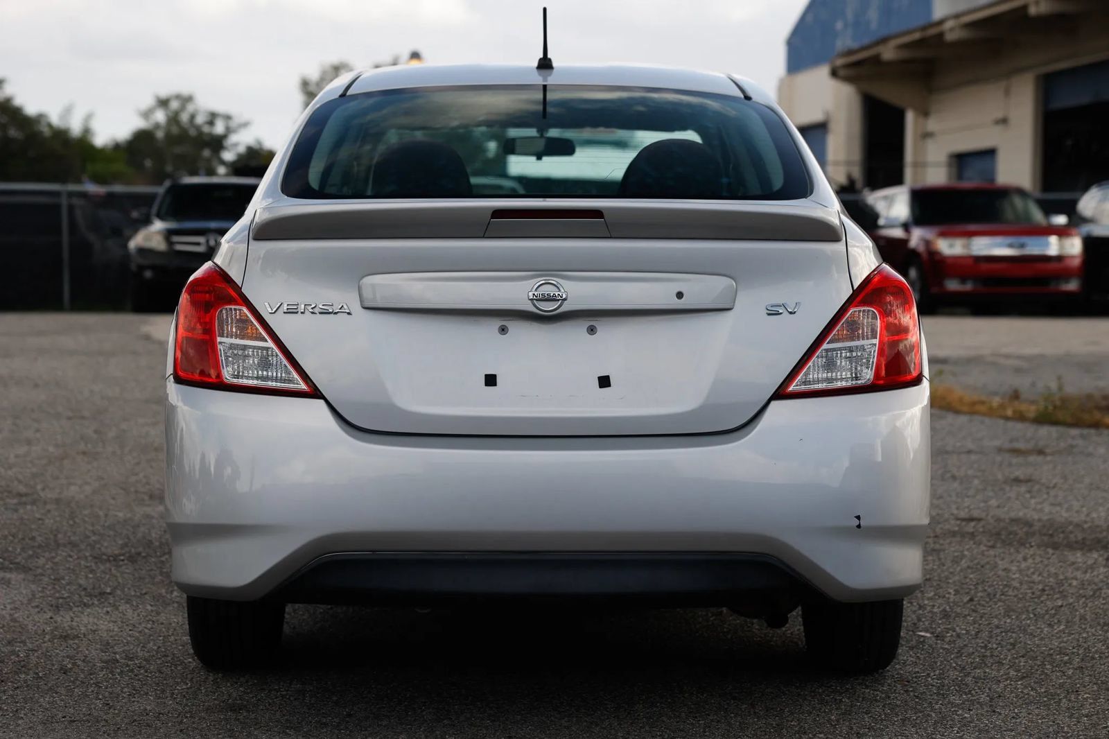 Used 2018 Nissan Versa SV FWD image 5