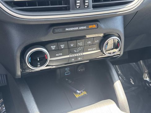 Used 2022 Ford Escape SE w/ SE Sport Appearance Package FWD image 23