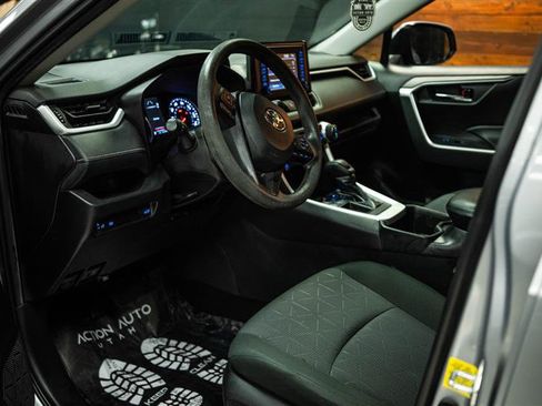 Used 2022 Toyota RAV4 XLE w/ Convenience Package image 9