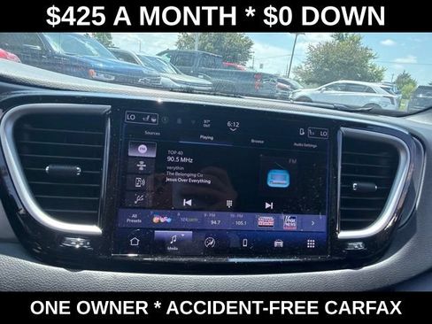 Used 2025 Chrysler Pacifica Select FWD image 23