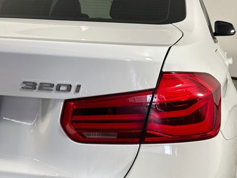 Used 2018 BMW 320i Sedan RWD image 34
