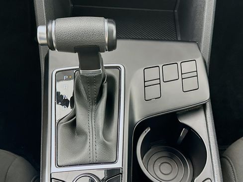 Used 2025 Kia Sportage LX FWD image 23