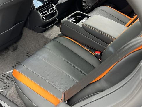 Certified 2025 Bentley Flying Spur Plug-In Hybrid image 22