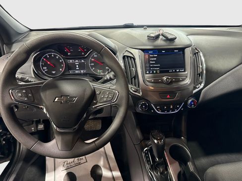 Used 2019 Chevrolet Cruze LT w/ Convenience Package FWD image 14