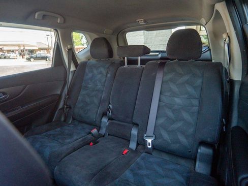 Used 2015 Nissan Rogue SV AWD/4WD image 25