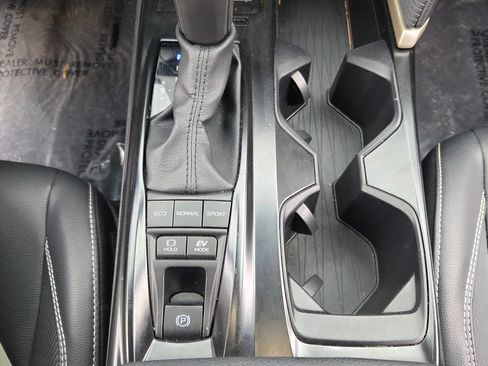 Used 2025 Toyota Camry SE image 18