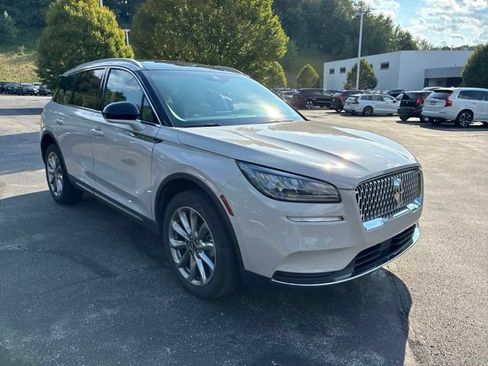 Used 2022 Lincoln Corsair AWD w/ Premium Package image 7