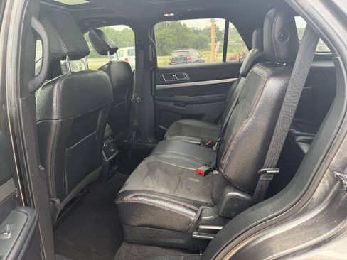 Used 2019 Ford Explorer XLT w/ Equipment Group 202A AWD/4WD image 10