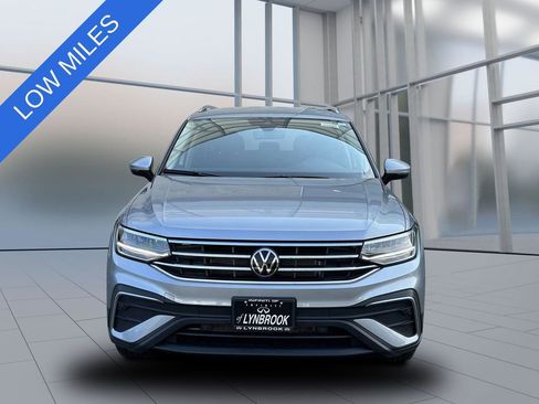 Used 2024 Volkswagen Tiguan SE image 2