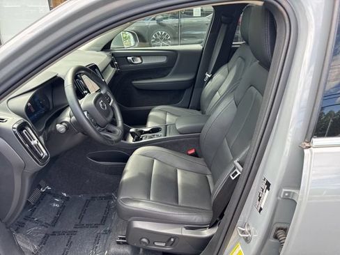 Certified 2025 Volvo XC40 B5 Core AWD/4WD image 20