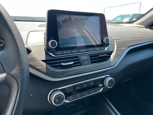Used 2025 Nissan Altima 2.5 SV FWD image 20