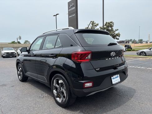 Certified 2023 Hyundai Venue SEL FWD image 8