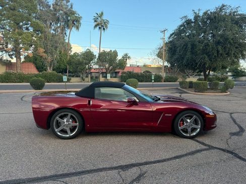 Used 2006 Chevrolet Corvette Convertible w/ Preferred Equipment Group image 2