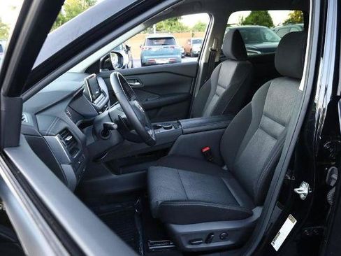 Certified 2025 Nissan Rogue SV AWD/4WD image 8
