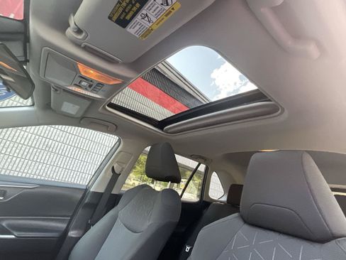 Used 2021 Toyota RAV4 XLE w/ Convenience Package AWD/4WD image 15