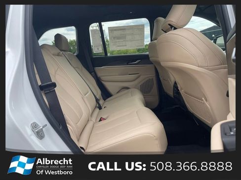 New 2025 Jeep Grand Cherokee Limited AWD/4WD image 18