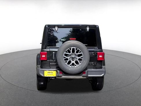 Used 2025 Jeep Wrangler Unlimited Sahara AWD/4WD image 10