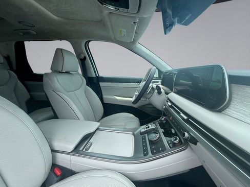 Used 2025 Hyundai Palisade Calligraphy FWD image 6
