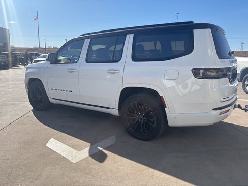 Used 2022 Jeep Grand Wagoneer Series II image 4
